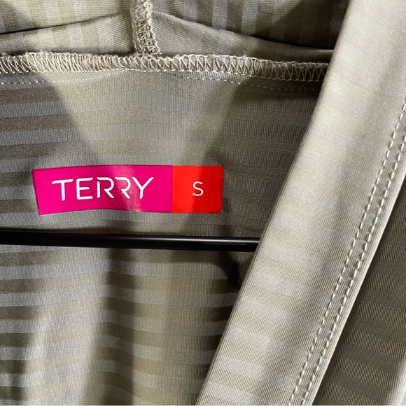 Terry Women’s Sleeveless Active Top Size S Color Olive - Picture 2 of 10